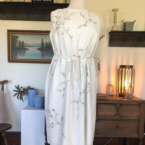 Motherhood Maternity Dresses & Skirts - Motherhood Maternity Floral Embroidered Dress